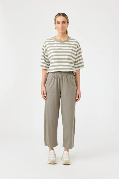 STUDIO TRAVELLER PANT - OLIVE