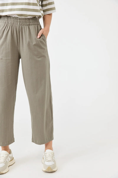 STUDIO TRAVELLER PANT - OLIVE