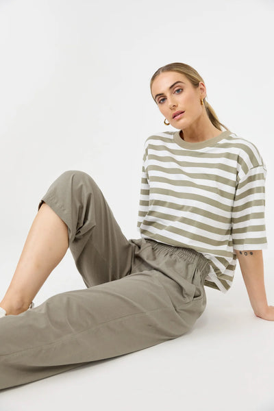 STUDIO TRAVELLER PANT - OLIVE