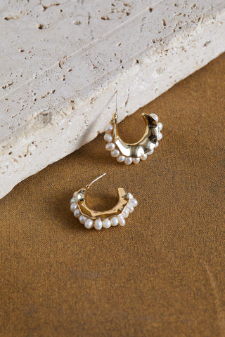 LA VIDA PEARL EARRING - GOLD PEARL
