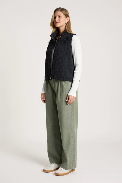 SANSI QUILTED CROP VEST - BLACK
